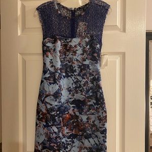 Sleeveless blue printed dress